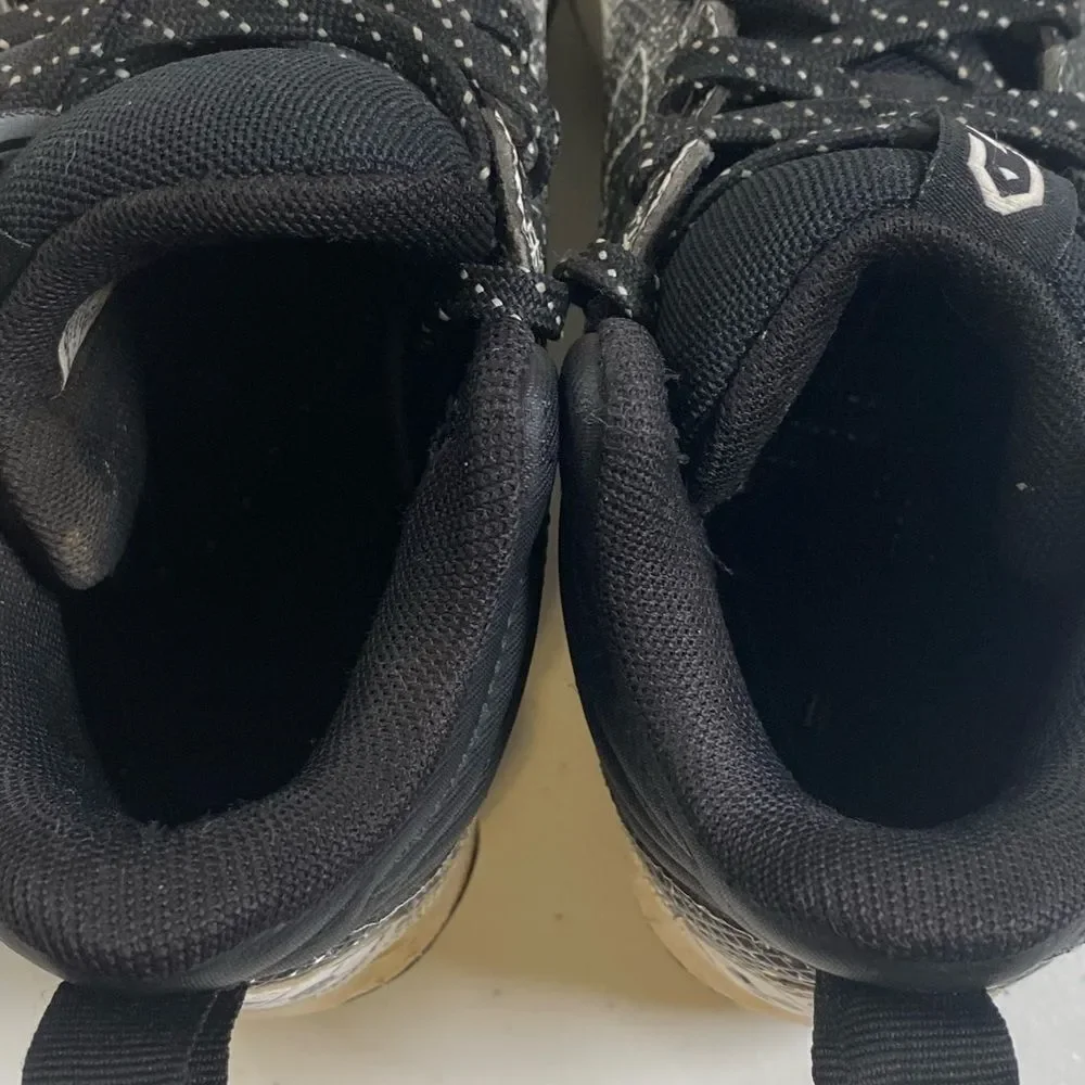 EUC Under Armour Boys Youth Black and White Football Cleats - Size 2Y